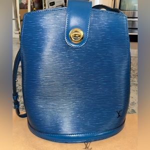 Louis Vuitton Epi Leather Cluny in blue. EXCELLENT condition